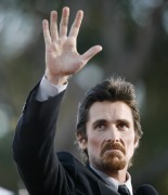 Кристиан Бэйл (Christian Bale) 2009-06-23 At Public Enemies Premiere in LA - 184xHQ C489bf207597156