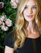 Rosie Huntington Whiteley ロージー・ハンティントン・ホワイトレー